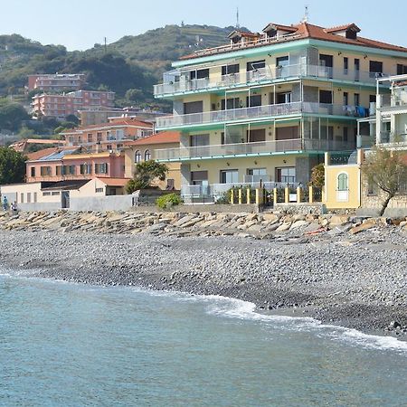 Riva Beach Apartment ريفا ليجوري المظهر الخارجي الصورة