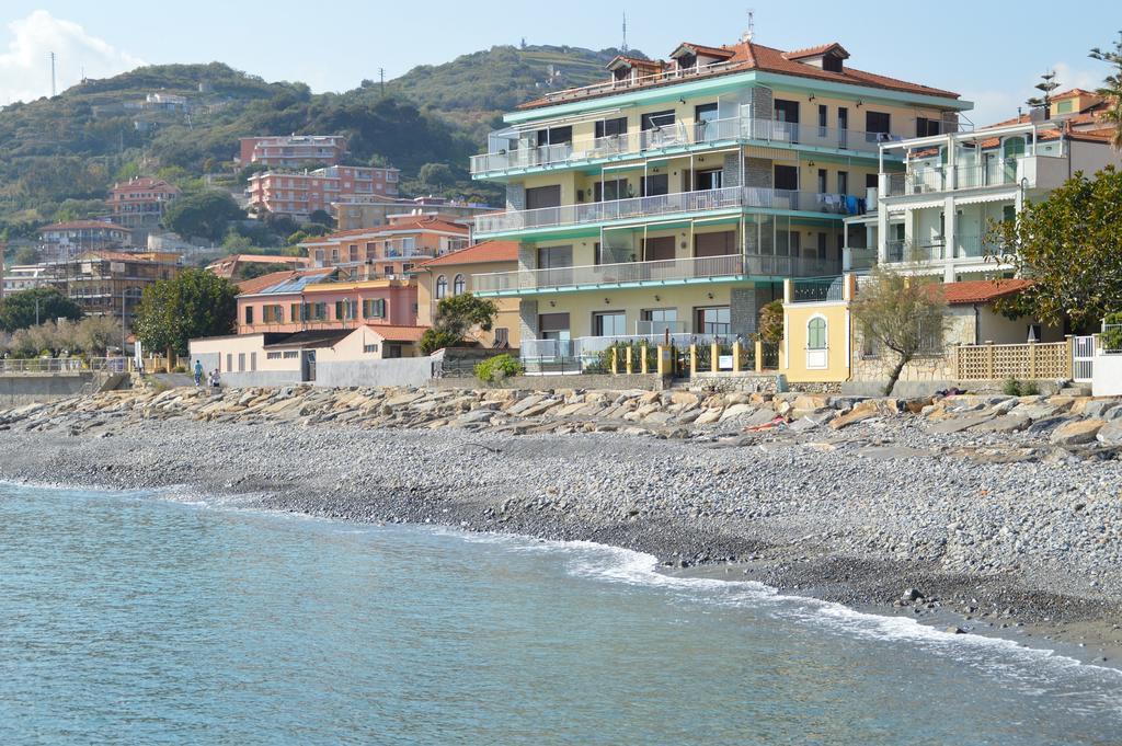 Riva Beach Apartment ريفا ليجوري المظهر الخارجي الصورة